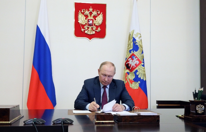 Путин подписал указ об учреждении звания "Мать-героиня"