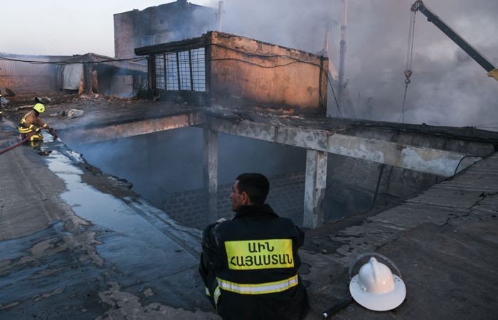 Число жертв взрыва в ТЦ в Ереване достигло шести человек