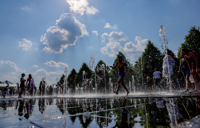 "Оранжевый" уровень погодной опасности объявили в Москве четвертый день подряд