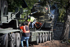 Курский губернатор предложил перенести в регион демонтированный в Эстонии танк-памятник