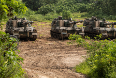 Южная Корея и США начали в понедельник масштабные совместные военные учения