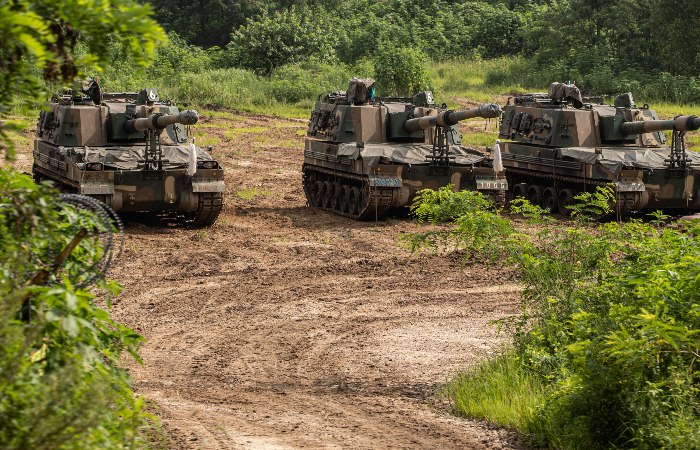 Южная Корея и США начали в понедельник масштабные совместные военные учения