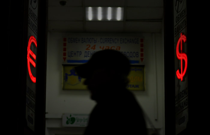 Доллар на "Мосбирже" подорожал почти на 26 копеек, евро - на 39 копеек