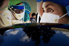 ВОЗ сообщила о продолжающемся снижении в мире заболеваемости и смертности от COVID