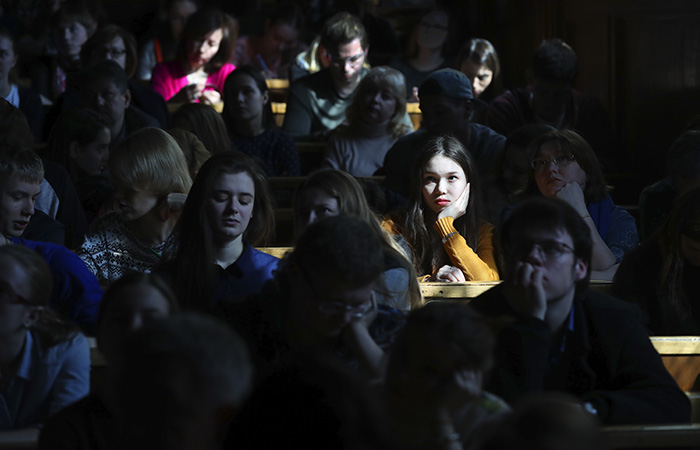 Вузы РФ начнут учебный год в очном формате