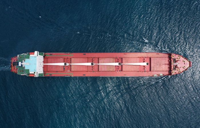 Севшее на мель судно с украинским зерном заблокировало Босфор