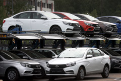 Продажи "АвтоВАЗа" в августе выросли к июльским в 1,8 раза