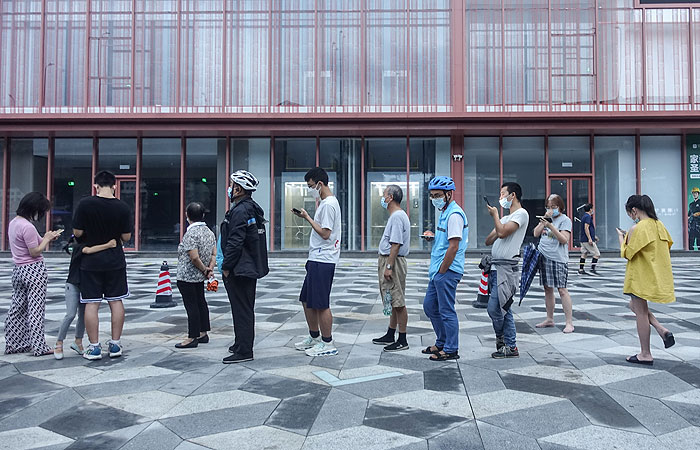 Власти КНР пытаются сдержать COVID-19 в многомиллионном городе Чэнду