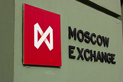 МосБиржа приостановила торги на валютном рынке и рынке драгметаллов