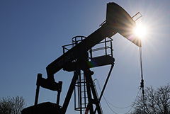 Нефть дорожает, но завершает неделю в минусе