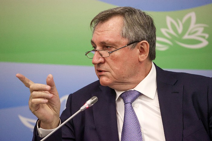 Глава Минэнерго РФ заявил, что потолок цен на нефть и газ сделает хуже только Западу