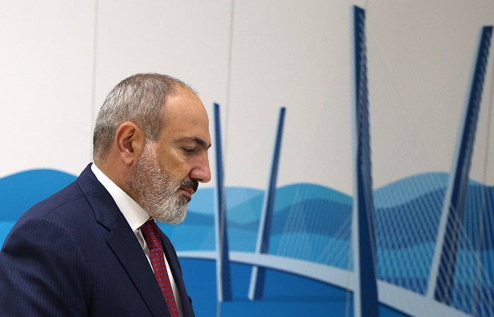 Пашинян по телефону проинформировал Макрона о ситуации на границе с Азербайджаном