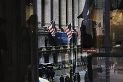 Объем депозитов в банках США во II квартале упал на рекордные $370 млрд