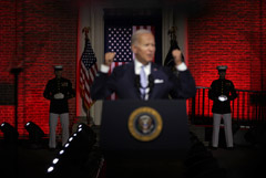 Опрос показал, что 45% американцев одобряют деятельность Байдена