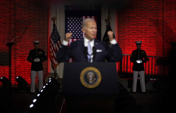 Опрос показал, что 45% американцев одобряют деятельность Байдена