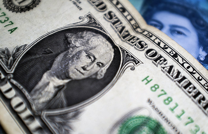 Курс фунта к доллару в ходе торгов в пятницу достигал минимума за 37 лет