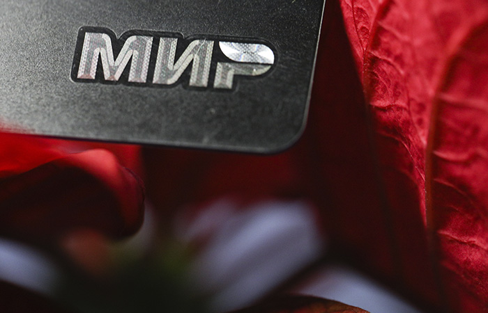 В ЦБ заявили о намерении продолжать диалог с зарубежными партнерами по приему карт "Мир"