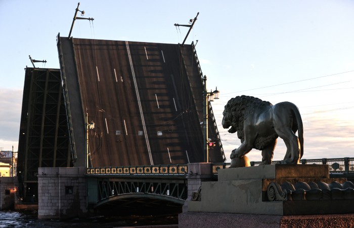 Львов с Дворцовой пристани и сфинксов Египетского моста в Петербурге отреставрируют