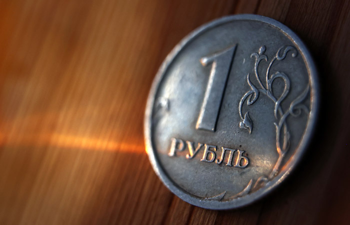 Рубль отыграл утренние потери и вернулся к уровням закрытия вторника