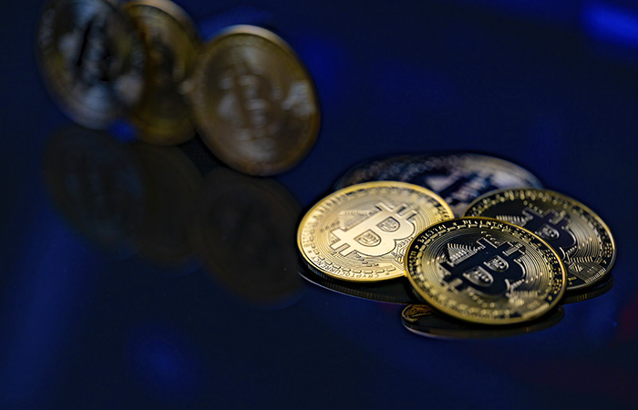 Курс биткойна во вторник достиг максимального значения более чем за неделю