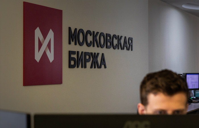 Рынок акций открылся ростом индексов МосБиржи и РТС на 1,3-1,9% во главе с "Газпромом"
