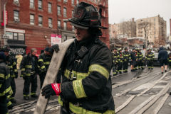 В Нью-Йорке в результате пожара в жилом доме погибли 19 человек