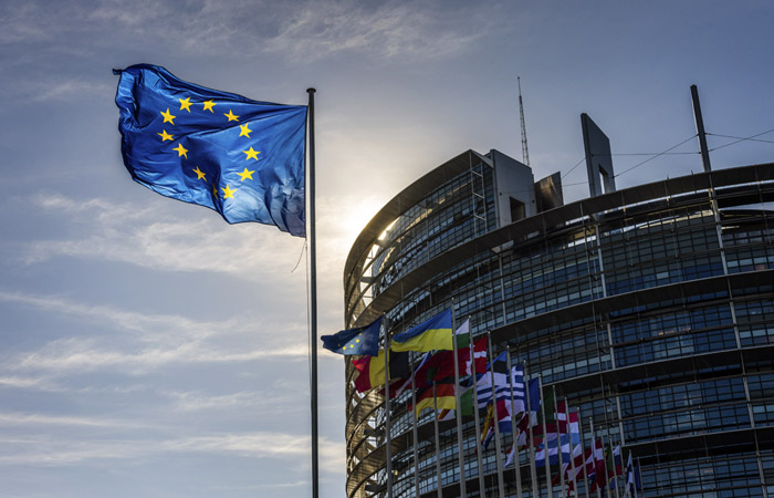 Европарламент призвал увеличить военную помощь Украине