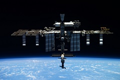 Американский корабль Crew Dragon-5 с космонавтом "Роскосмоса" состыковался с МКС