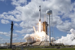 Ракета SpaceX стартовала на орбиту с двумя спутниками связи компании Intelsat