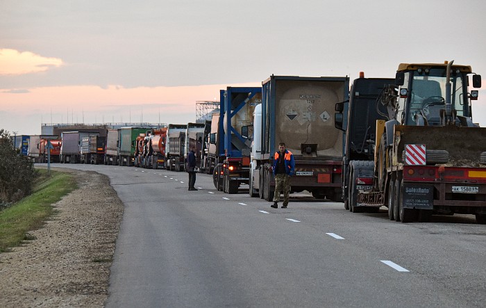 Минтранс Крыма предложил водителям грузовиков путь через новые регионы России