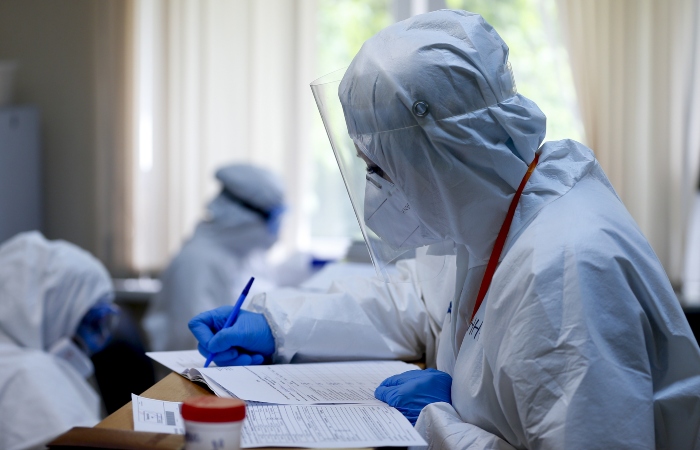 Роспотребнадзор не выявил случаев заражения подвариантом "омикрон"-штамма "цербер" в РФ