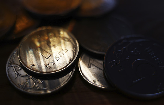 Минэкономразвития спрогнозировало ослабление курса рубля до 72 руб/$ к 2025 г.