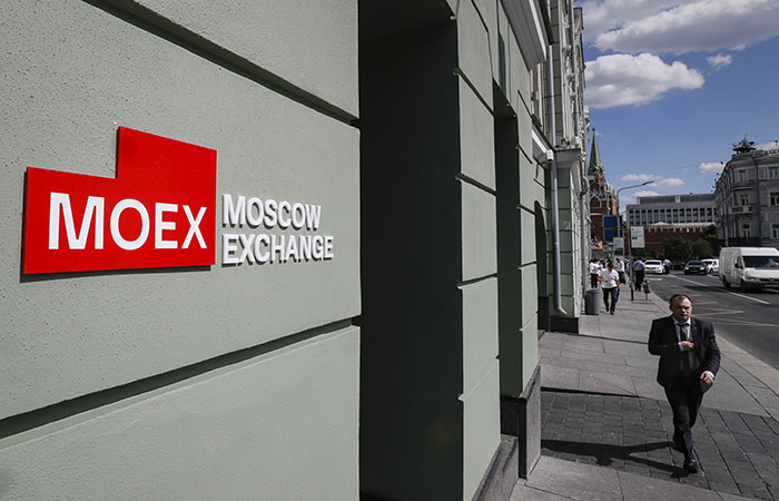 Рынок акций РФ утром упал к 1965п по индексу МосБиржи