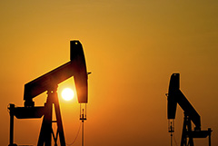 Цены на нефть растут после снижения до минимумов более чем за две недели