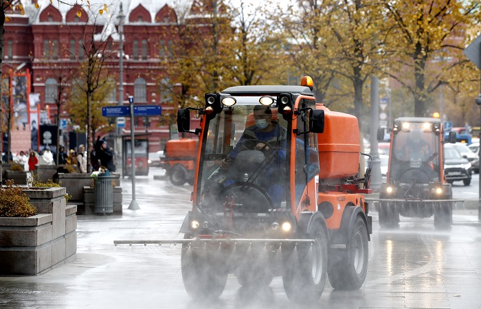 Коммунальная техника Москвы переведена на зимний режим работы