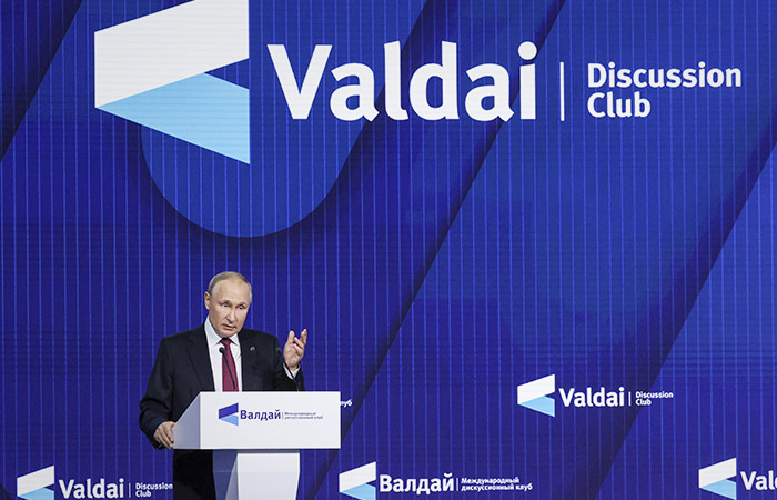 Путин рекомендовал оппонентам не искать в альтернативной точке зрения "угрозу демократии"