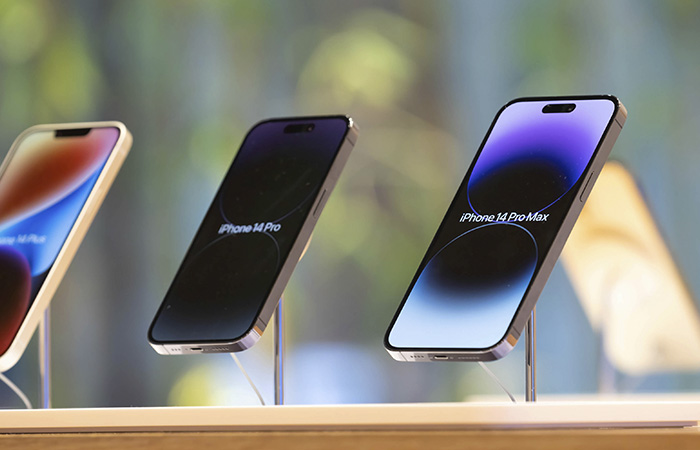 Apple с продажами iPhone хуже прогноза в IV финквартале увеличила чистую прибыль на 0,8%