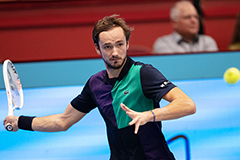 Даниил Медведев вышел в полуфинал теннисного турнира в Вене