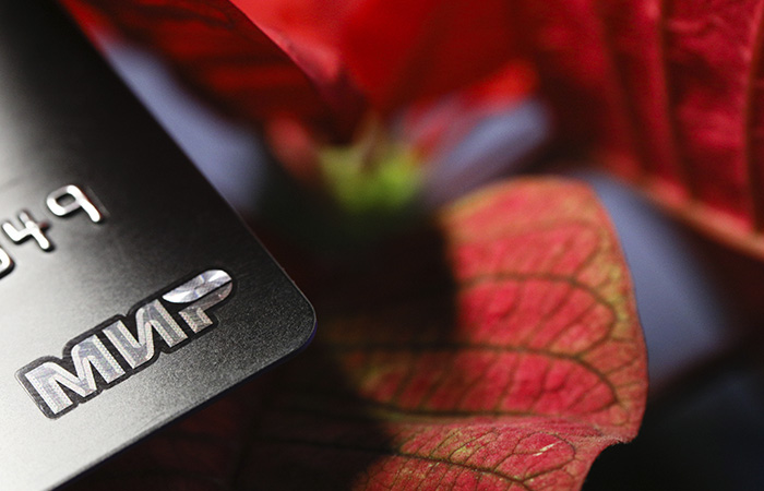 Еще один банк Киргизии приостановил обслуживание российских карт "Мир"