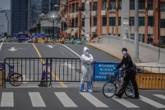 Власти Шанхая в попытках сдержать COVID-19 полностью закрыли метро