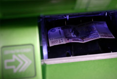 Спрос россиян на наличные в последние недели приблизился к сезонной норме