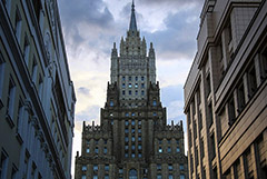 МИД РФ заявил послу Латвии протест в связи со сносом советских мемориалов