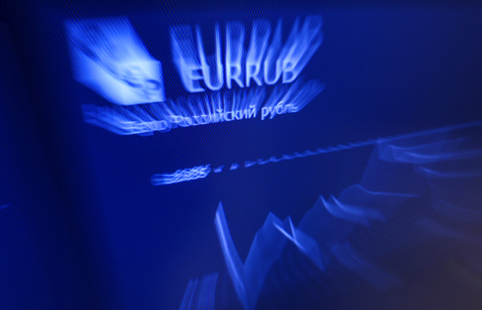 Рубль во вторник почти не изменился к доллару и евро в ожидании новых драйверов