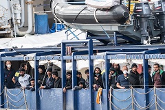 В Еврокомиссии объяснили порядок допуска к процедуре убежища в ЕС спасенных в море мигрантов