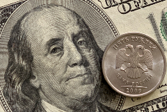 Рубль слабо изменился на старте торгов на фоне неоднозначной ситуации на мировых рынках