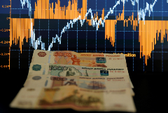 Рынок акций РФ упал на вечерних торгах из-за эскалации геополитических рисков