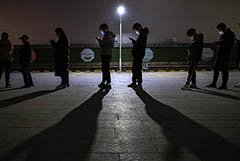 Недельные показатели заболеваемости COVID-19 в мире выросли впервые за осень