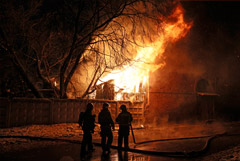 Два фигуранта дела о гибели людей на пожаре в Москве заключены под домашний арест