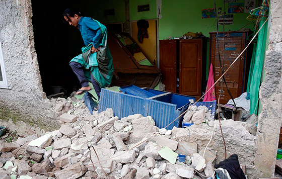 Последствия землетрясения в Индонезии