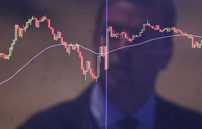 Рубль стабилен к доллару и юаню на старте торгов на фоне низколиквидного рынка